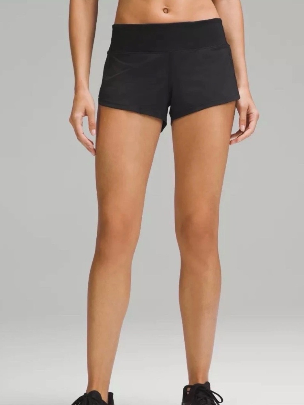 Lululemon Speed Up Shorts Black Low Rise 2.5” Inseam Size 10 Athletic Running.
